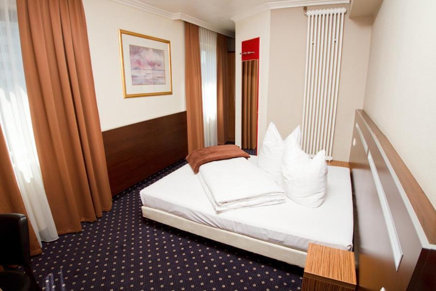 Hotel Tourist Φραγκφούρτη Δωμάτιο φωτογραφία