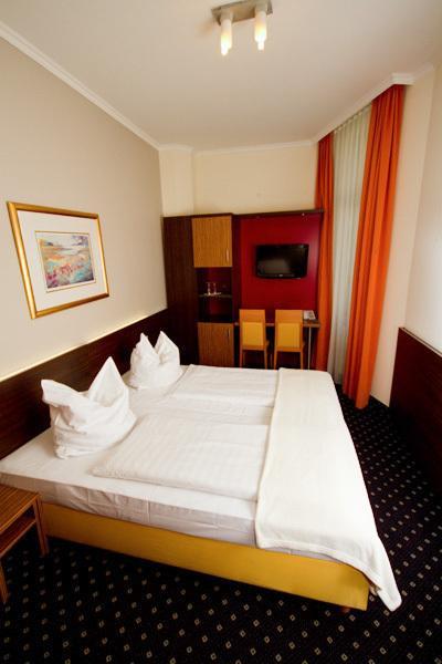 Hotel Tourist Φραγκφούρτη Εξωτερικό φωτογραφία